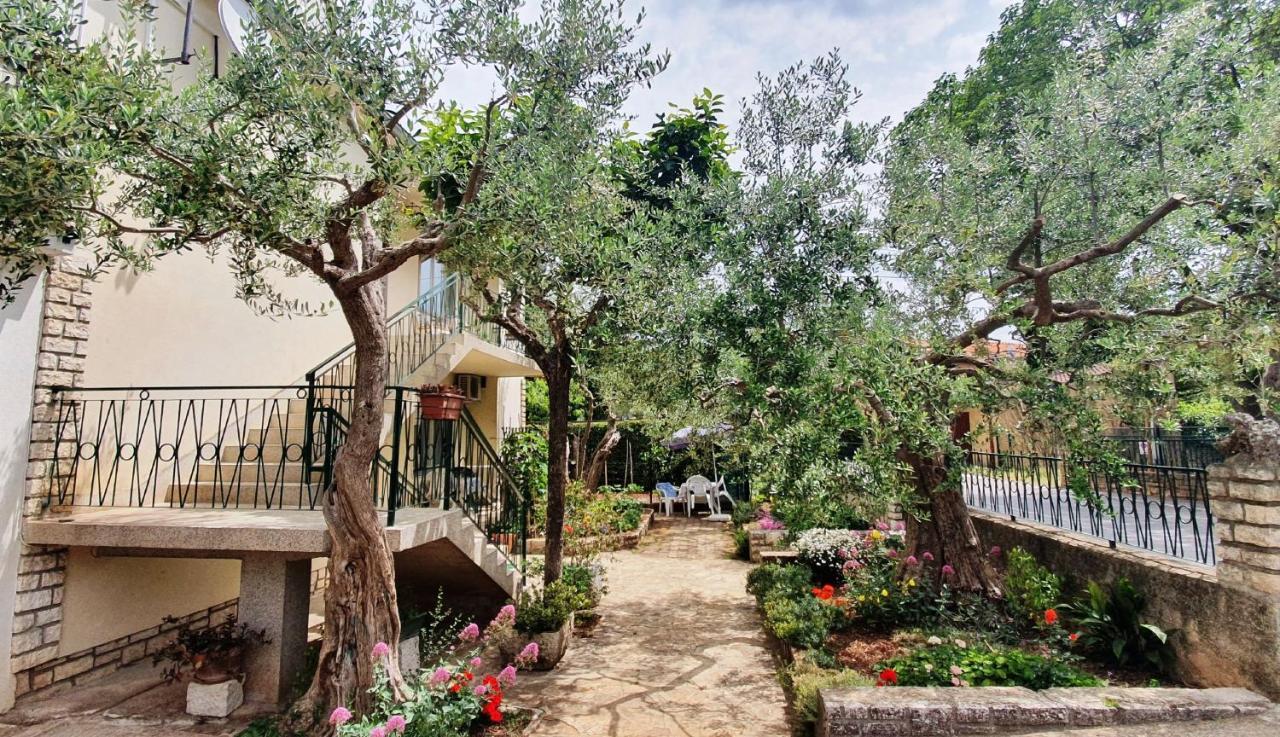 Cecillia Mare Apartments Rovinj Exterior photo